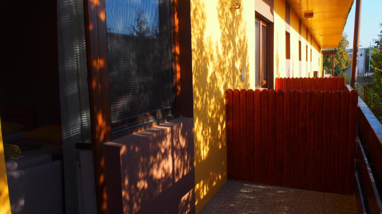 Hotel Slnecny Dvor Michalovce Exteriör bild