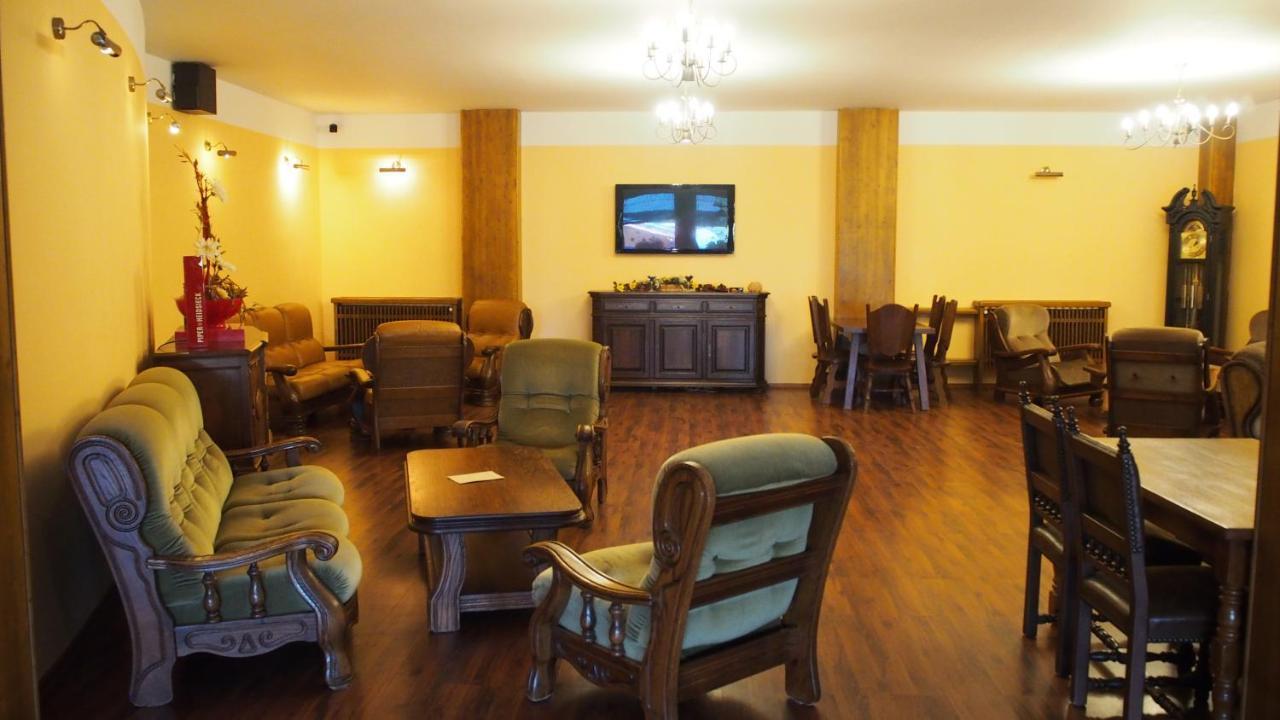 Hotel Slnecny Dvor Michalovce Exteriör bild